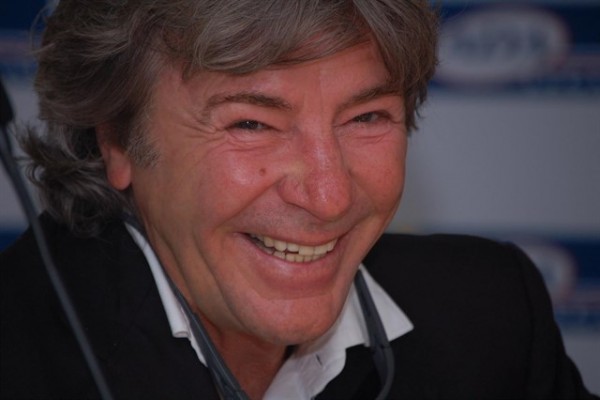 Ángel Nieto continúa con 