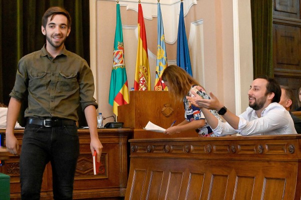 De las Tascas a Puigdemont: Navarro acusa al PP de poner en riesgo al Ayuntamiento con su moción