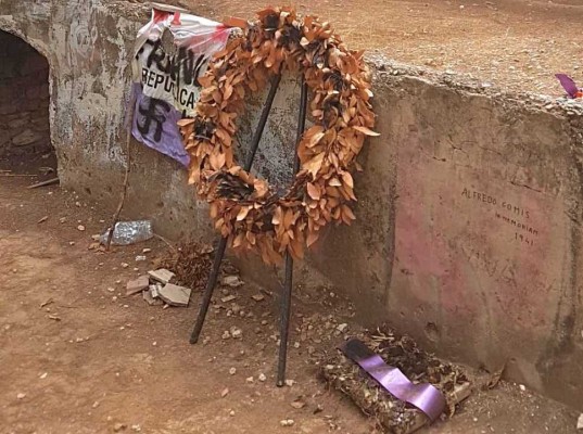Actos vandálicos fascistas en 'el paredón de España' en Paterna