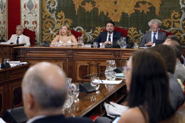 La oposición suma al bipartito de Alicante para fiscalizar los dos megacontratos de limpieza