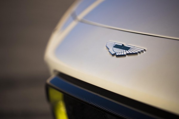 El primer todocamino de Aston Martin se presenta en diciembre y tendrá un motor V8 de 550 caballos