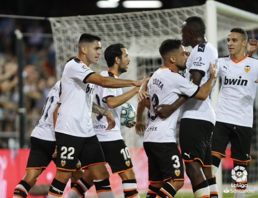 El Valencia remonta y domina al Getafe por 3-1 al descanso