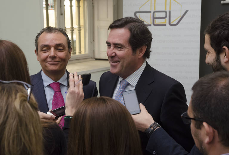 Salvador Navarro, presidente de la CEV, y Antonio Garamendi, presidente de la CEOE - 