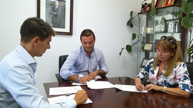 Peñíscola firma un convenio de colaboración con la agrupación local contra el cáncer