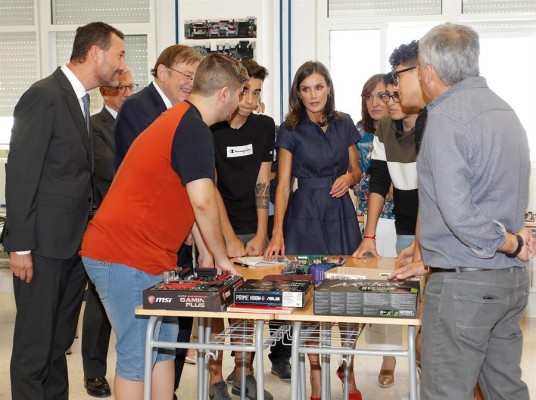 La reina Letizia inaugura el curso de FP en Elche: los empresarios piden ajustar oferta y demanda