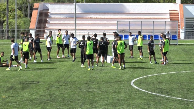 El Hércules trabaja sobre césped artificial