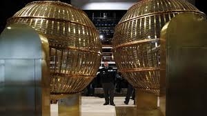 El 71.119, agraciado con el segundo cuarto premio, dotado con 200.000 euros a la serie