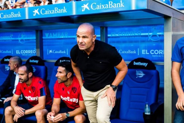 Paco López lamenta el tanto del empate bético, que fue 