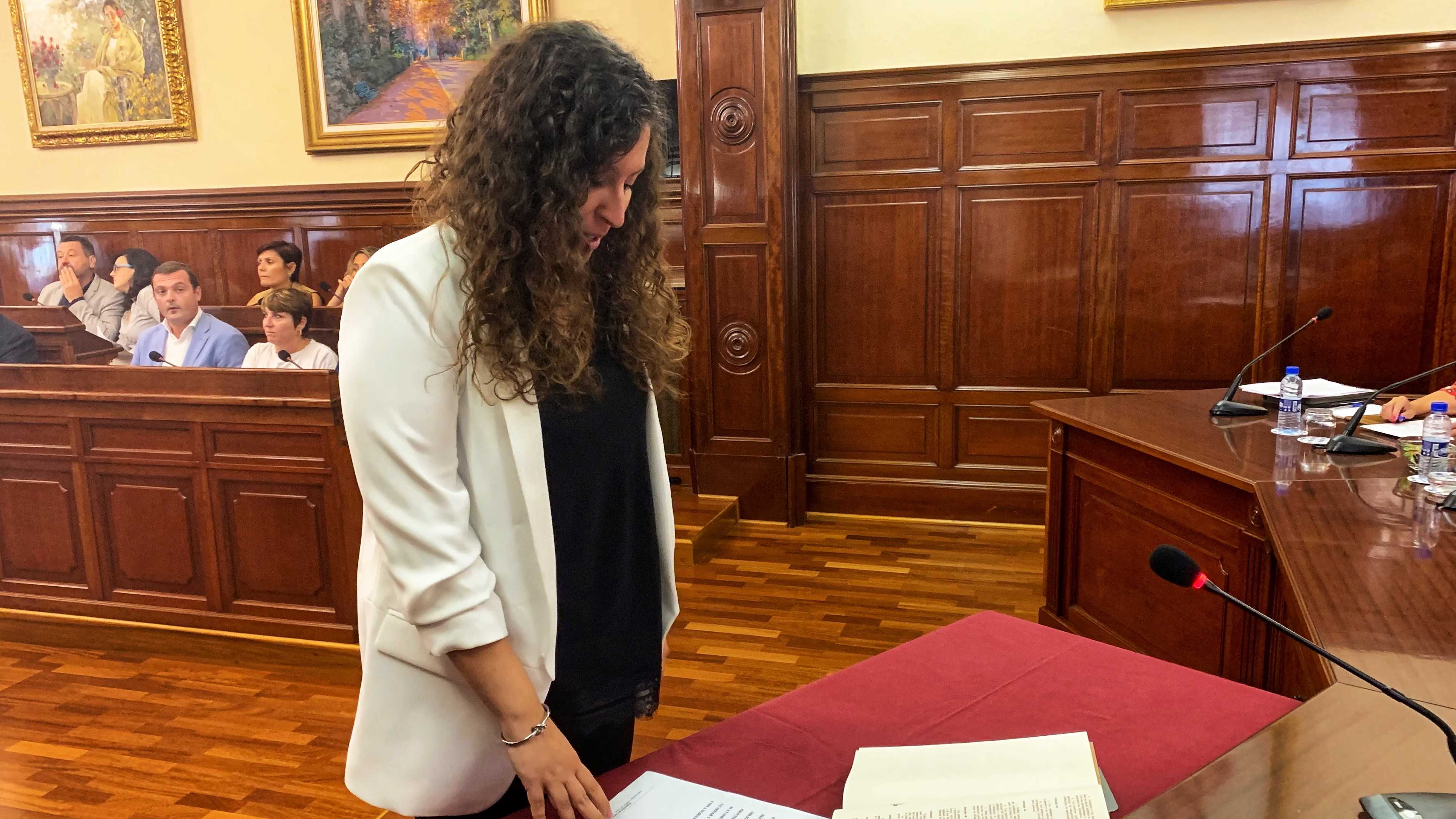 Lluïsa Monferrer toma posesión como nueva diputada en sustitución de Manel Martínez
