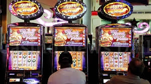 Nules prohíbe abrir salas de apuestas cerca de los colegios y la patronal del juego rechaza la medida