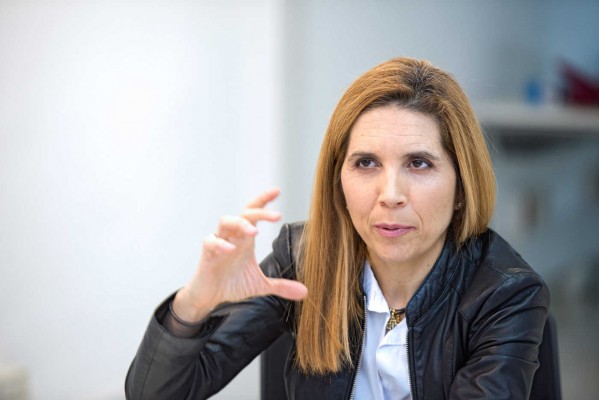 Así se puede aplicar la robótica y el big data en la medicina reproductiva, según Nuria Oliver