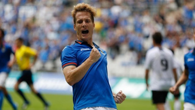 
Néstor Susaeta se despide del Oviedo tras cinco años de azul