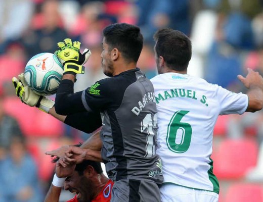 El Elche puntúa en Los Pajaritos