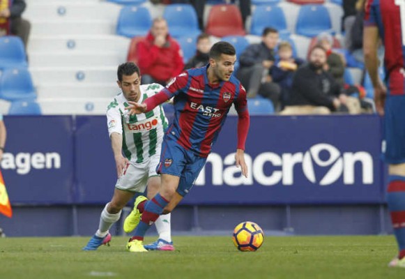 Róber, ausente en el entrenamiento del Dépor para cerrar cesión al Levante