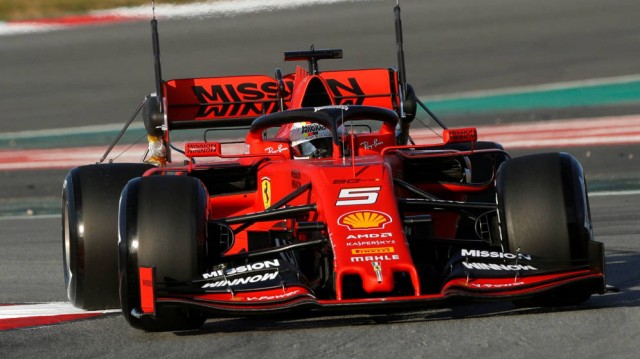 Vettel (Ferrari) se impone en Singapur y vuelve a ganar un año después