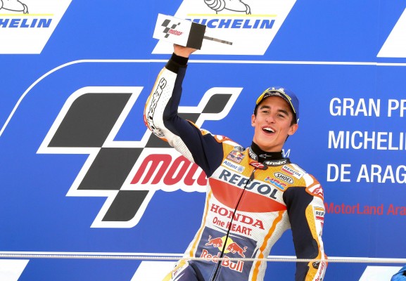 Márquez gana de nuevo y acaricia el título en Alcañiz 