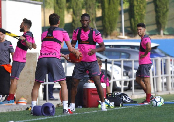 La plantilla del Levante volvió al trabajo a la espera de Rober Pier