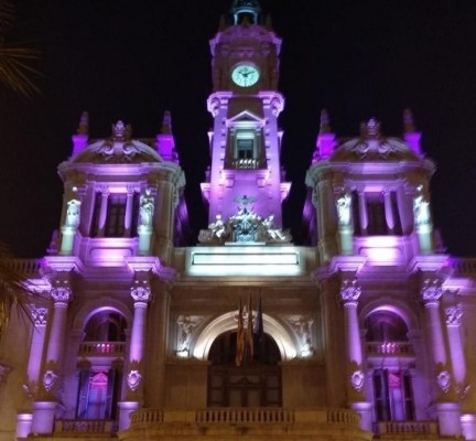 València se suma a la 'Noche Violeta' por el derecho de las mujeres 