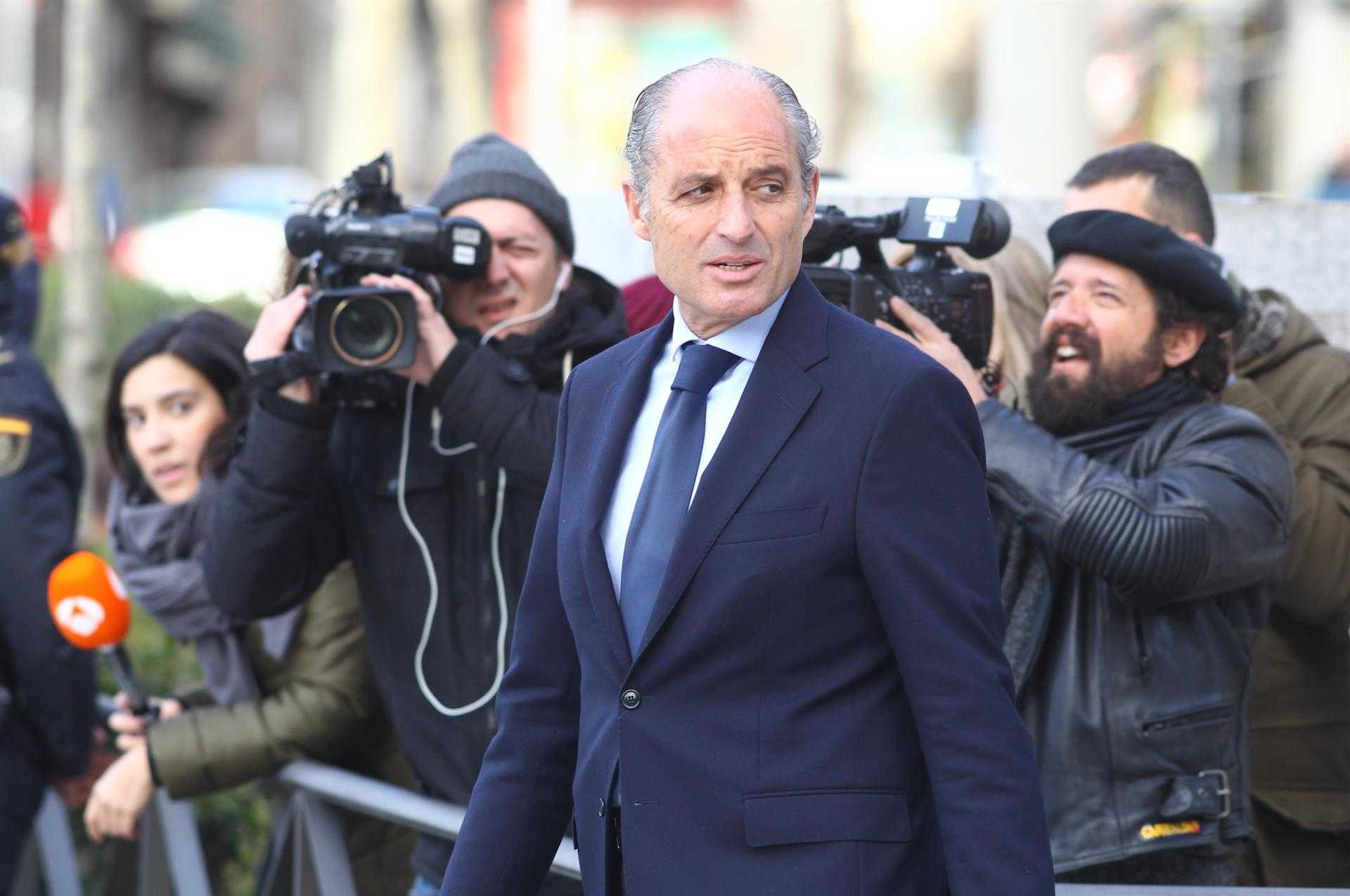 El juez cita a Camps el lunes en la Audiencia para notificarle que tendrá que ir a juicio por Gürtel