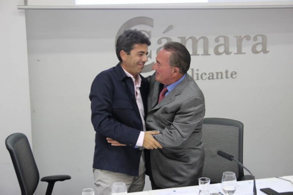 El presidente de la Cámara, Juan Riera, se convierte en consejero del puerto de Alicante