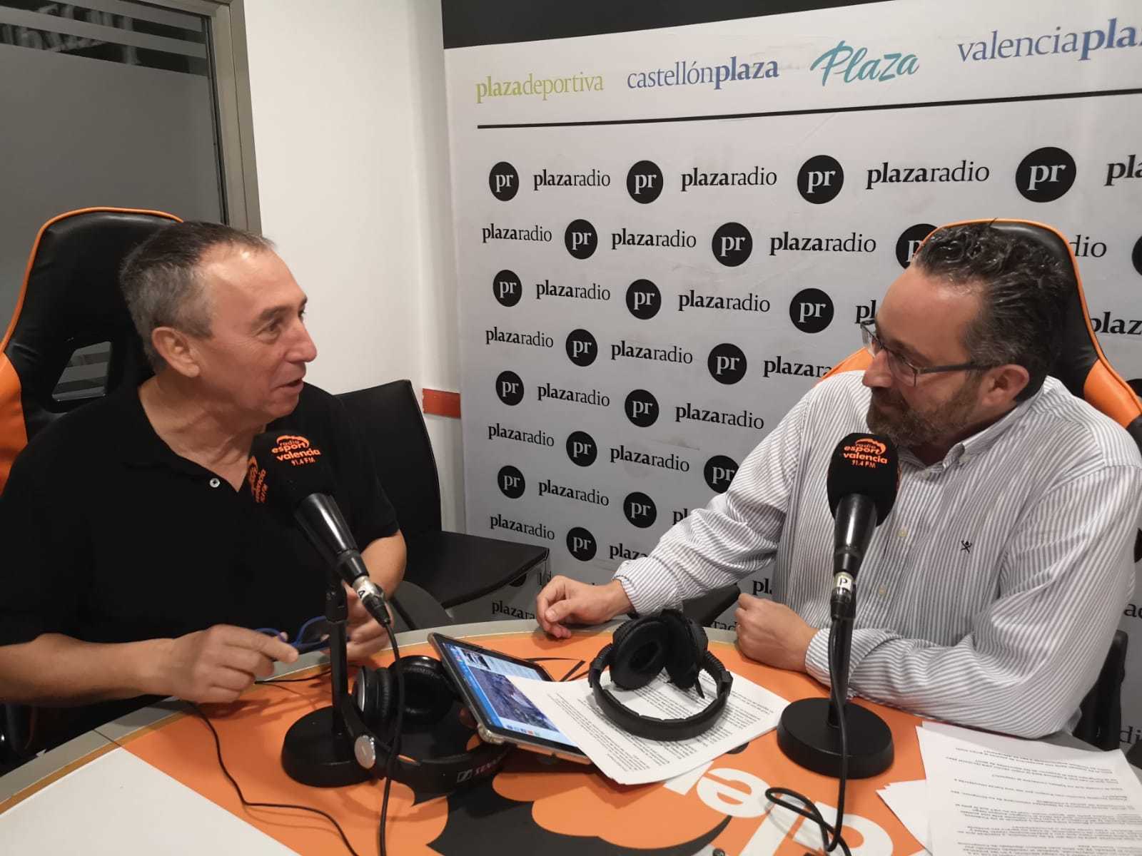 Joan Baldoví en el estudio de Plaza Radio. - 