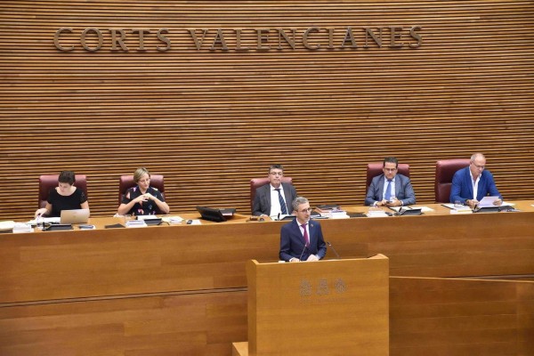 Arcadi España convocará a los alcaldes de la Vega Baja para mejorar la ordenación del territorio
