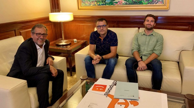 Martí aborda en Aín la problemática que sufren los pueblos pequeños para gestionar subvenciones