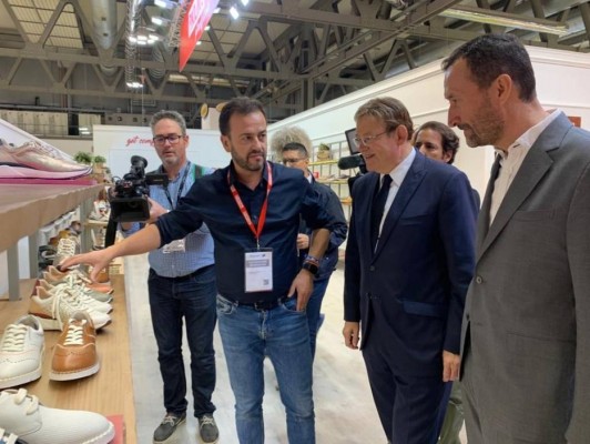 La incertidumbre por el Brexit y la diversificación marcan la feria de Milán para las firmas del calzado