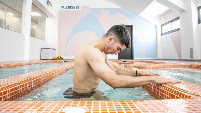 Carlos Soler avanza a buen ritmo en su recuperación