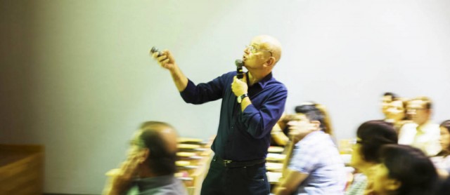 Especialistes debaten sobre la realitat i el futur de l’Arxiu Valencià
del Disseny