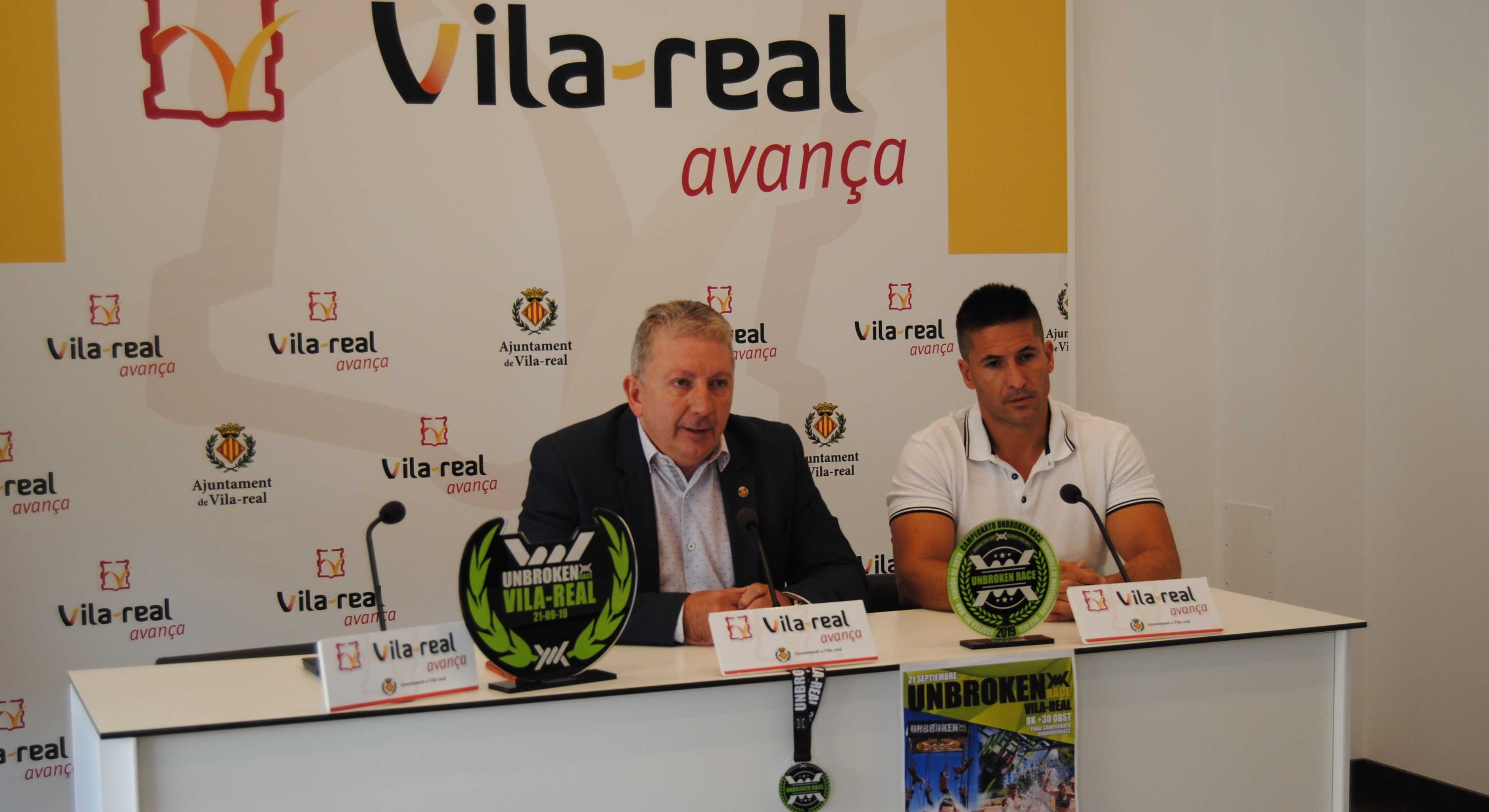 El concejal de Deportes, javier Serralvo, y el representante de la empresa organizadora, Óscar Blázquez. - 