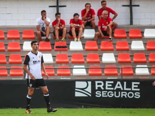 Rafa Mir se luce ante la mirada de Marcelino