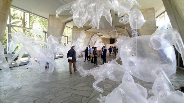Les gegantesques escultures inflables d'Olga Diego creen expectació a París

