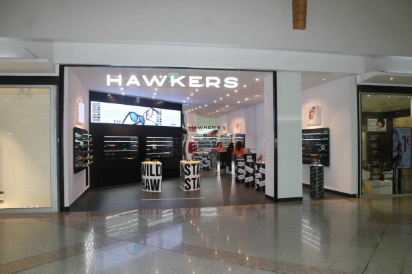 Hawkers ya es profeta en su tierra: abre en l'Aljub su primera tienda física en Elche