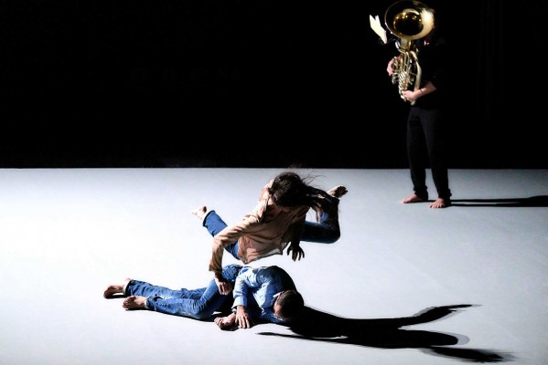 Daniel Abreu du al Paranimf 'La desnudez' de la dansa, de l'amor i de la mort