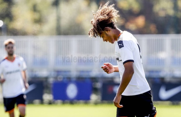 Koba Koindredi lanza al Juvenil en su estreno en la Youth League