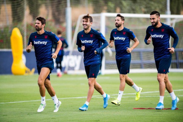 Paco López empieza a preparar el partido ante el Eibar con toda la plantilla