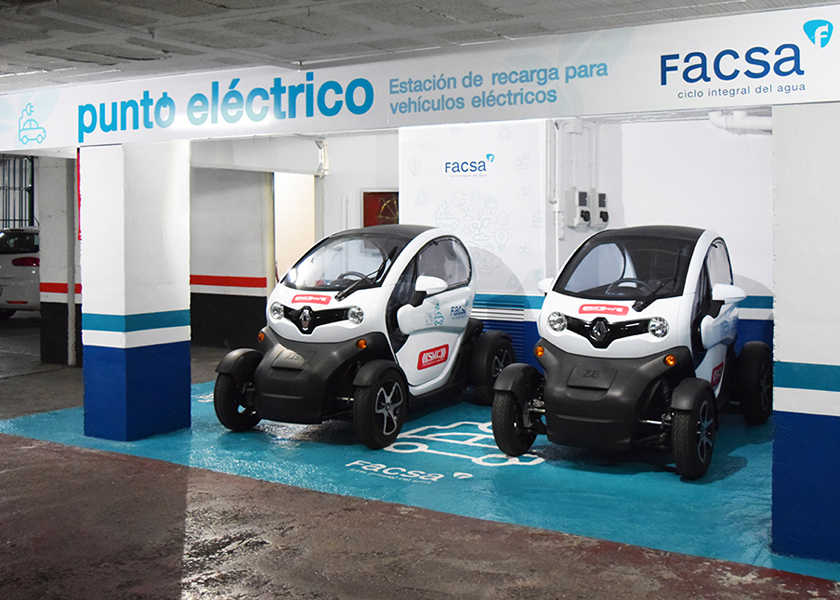 Almassora y Facsa estudian instalar el primer poste de recarga de coches eléctricos