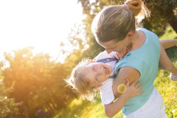 Tener una infancia feliz reduce el riesgo de depresión y enfermedades mentales en la edad adulta
