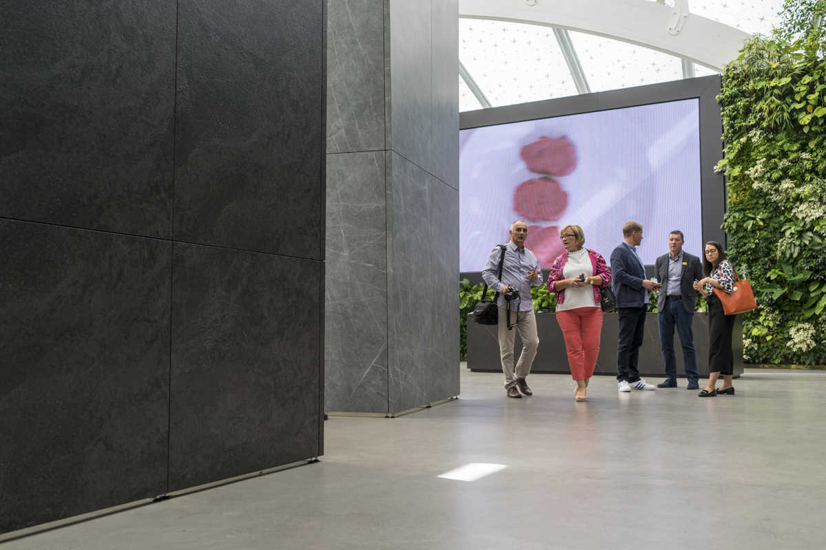 Neolith descubrirá su I+D+i y presentará su nueva atomizadora en Marmomac