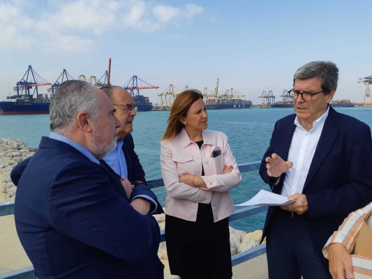 Catalá respalda la ampliación del puerto pero pide que las obras no afecten a las playas