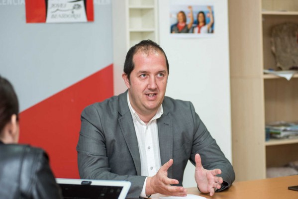 Rifirrafe entre el PP y el PSOE por las becas en transporte escolar en Benidorm