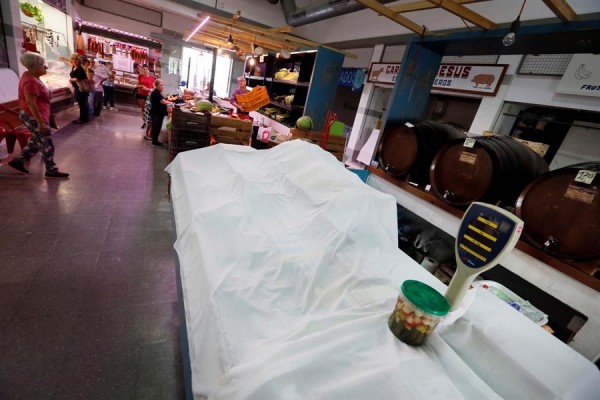 Así está la Vega Baja: sin leche para el café ni artículos básicos y a la espera de las ayudas prometidas