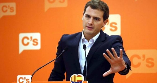 Rivera propone a Casado un pacto para que Sánchez pueda gobernar