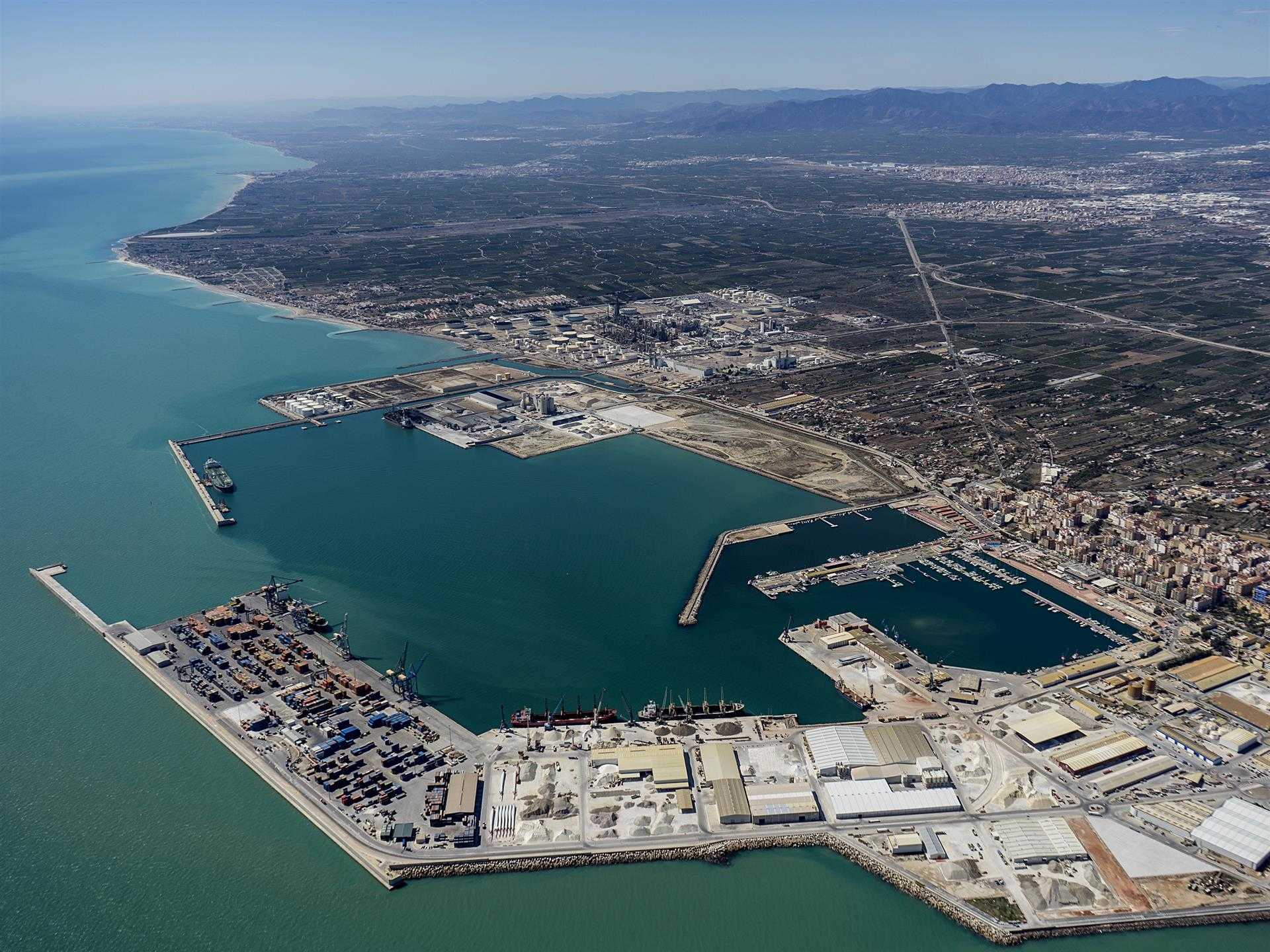 Abierto completamente el puerto de Castellón tras el fuerte oleaje que ha provocado el temporal