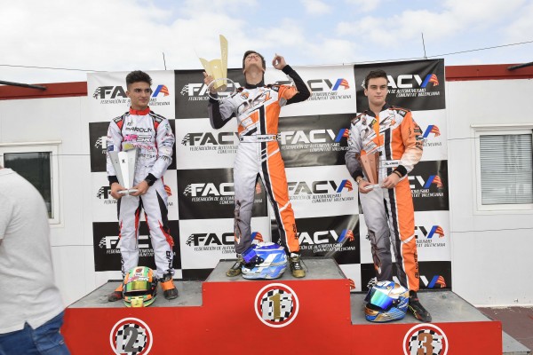 El equipo Fórmula de Campeones OK1 vuelve a la carga con 14 podios en el CKCV