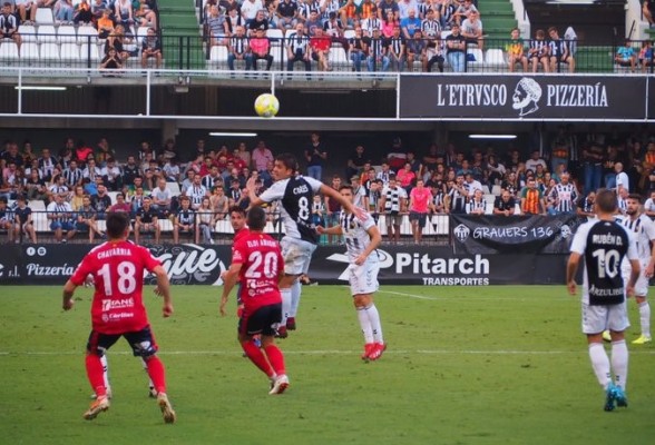 El Castellón sabe sufrir ante el Olot y suma su primera victoria en casa (1-0) 