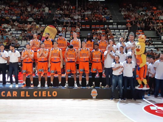 Valencia presenta sus proyectos 'europeos' y encumbra Dubljevic de capitán
