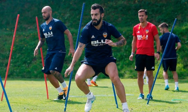 Negredo agradece su apoyo a la afición del Valencia en una carta de despedida