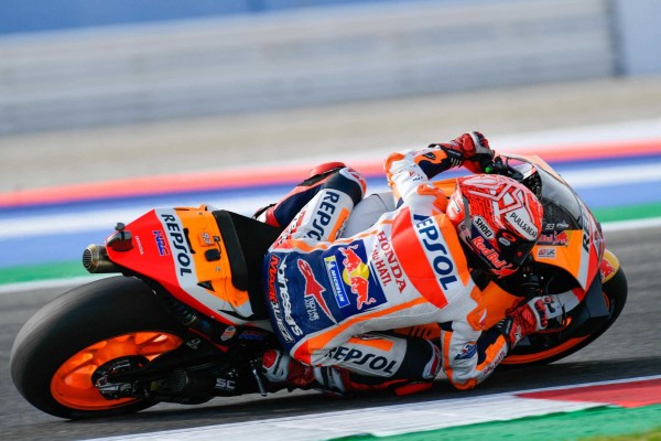 Márquez bate a Quartararo en la última vuelta y enfila el camino hacia un nuevo campeonato